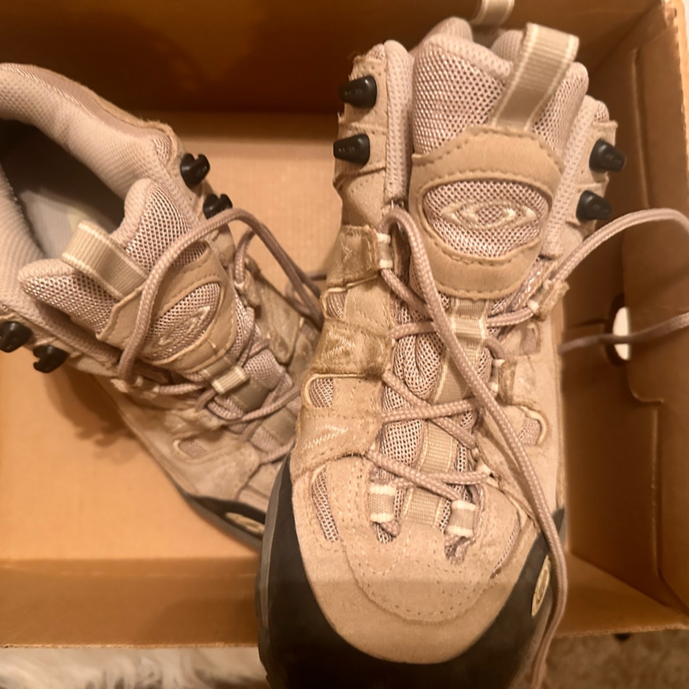 Salomon CANYON MIDGTX W Hiking Boots size 6 1/2